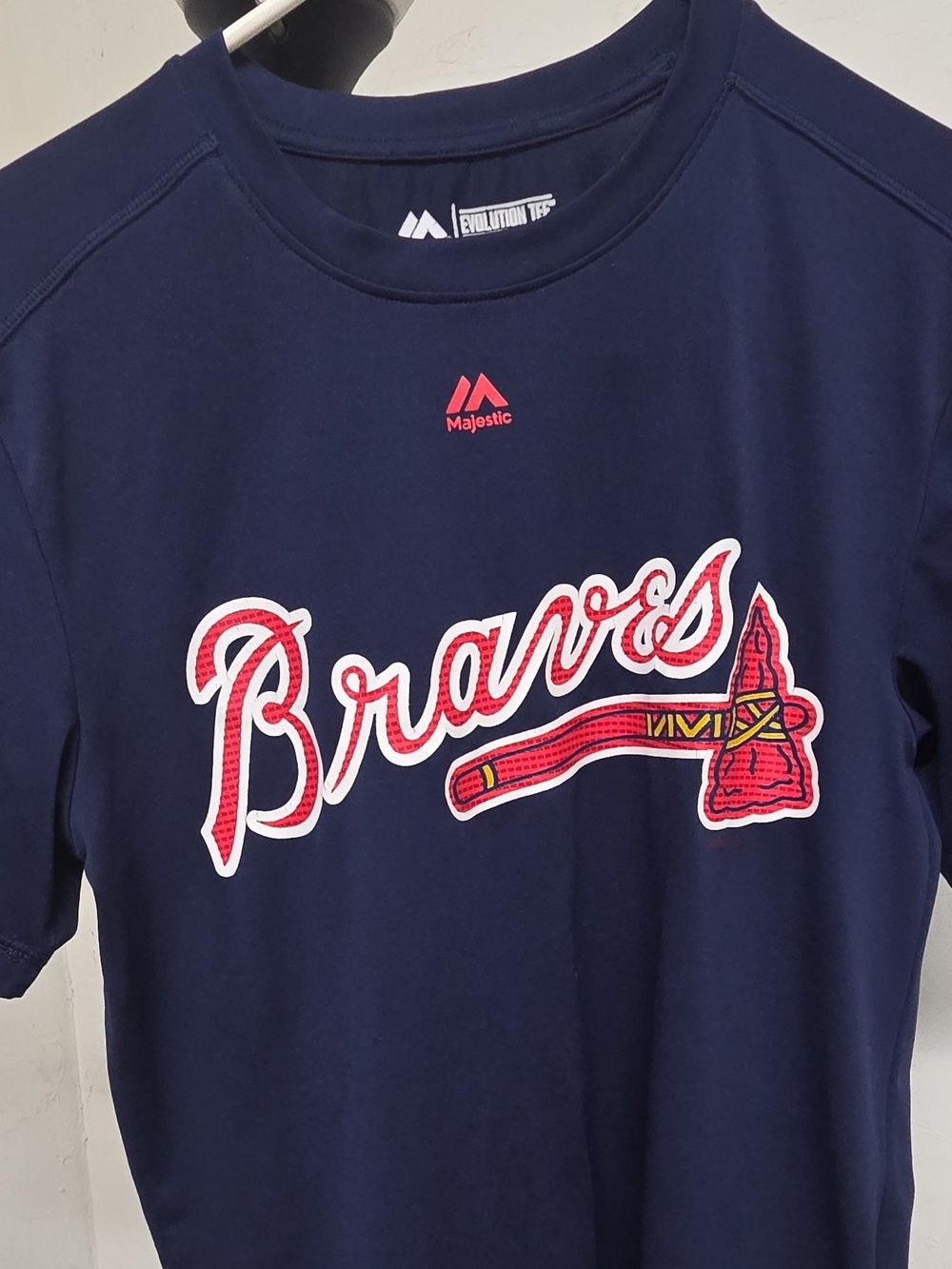 Majestic Navy Braves Graphic Tee with Red Logo and White Outline